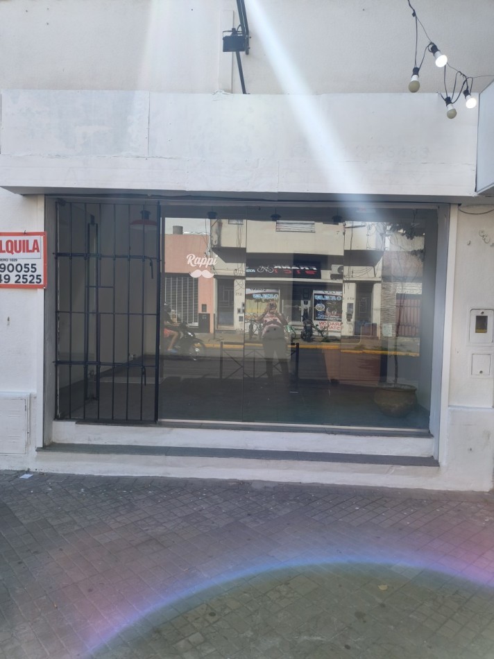Local con deposito en zona terminal