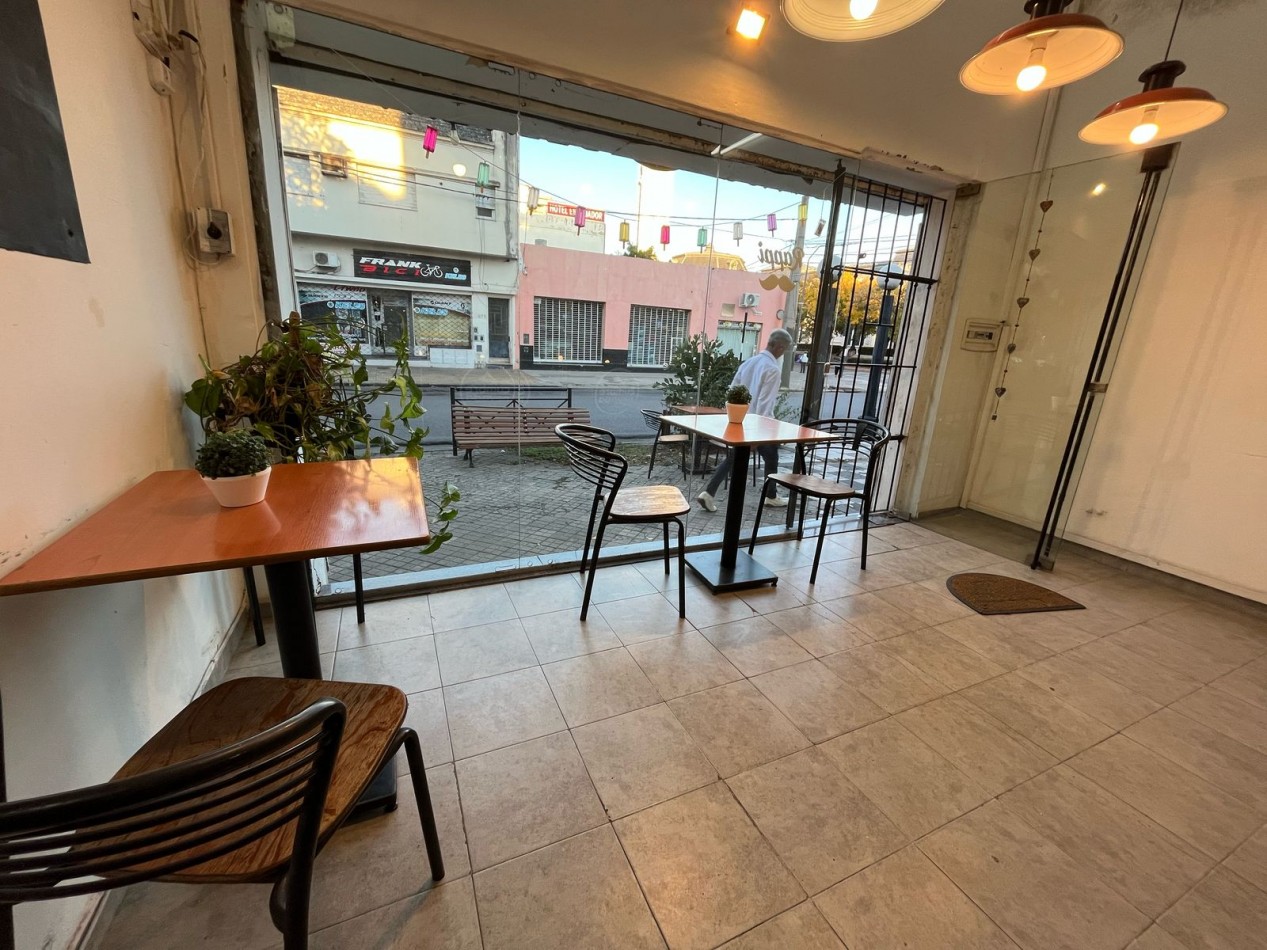 Reconocida Franquicia Cumbre Nevada. Heladeria-Cafeteria, en zona Terminal Mariano Moreno