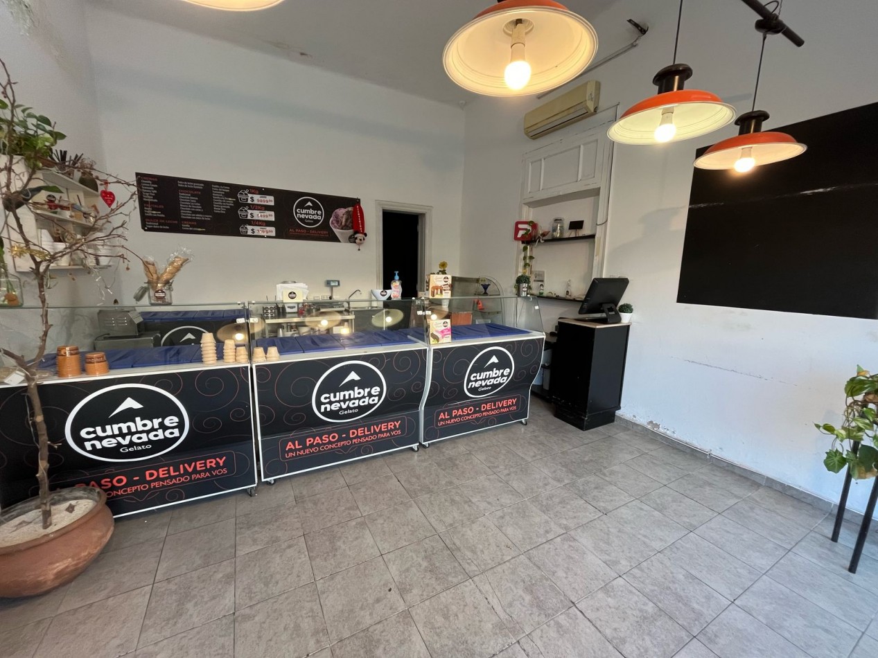 Reconocida Franquicia Cumbre Nevada. Heladeria-Cafeteria, en zona Terminal Mariano Moreno