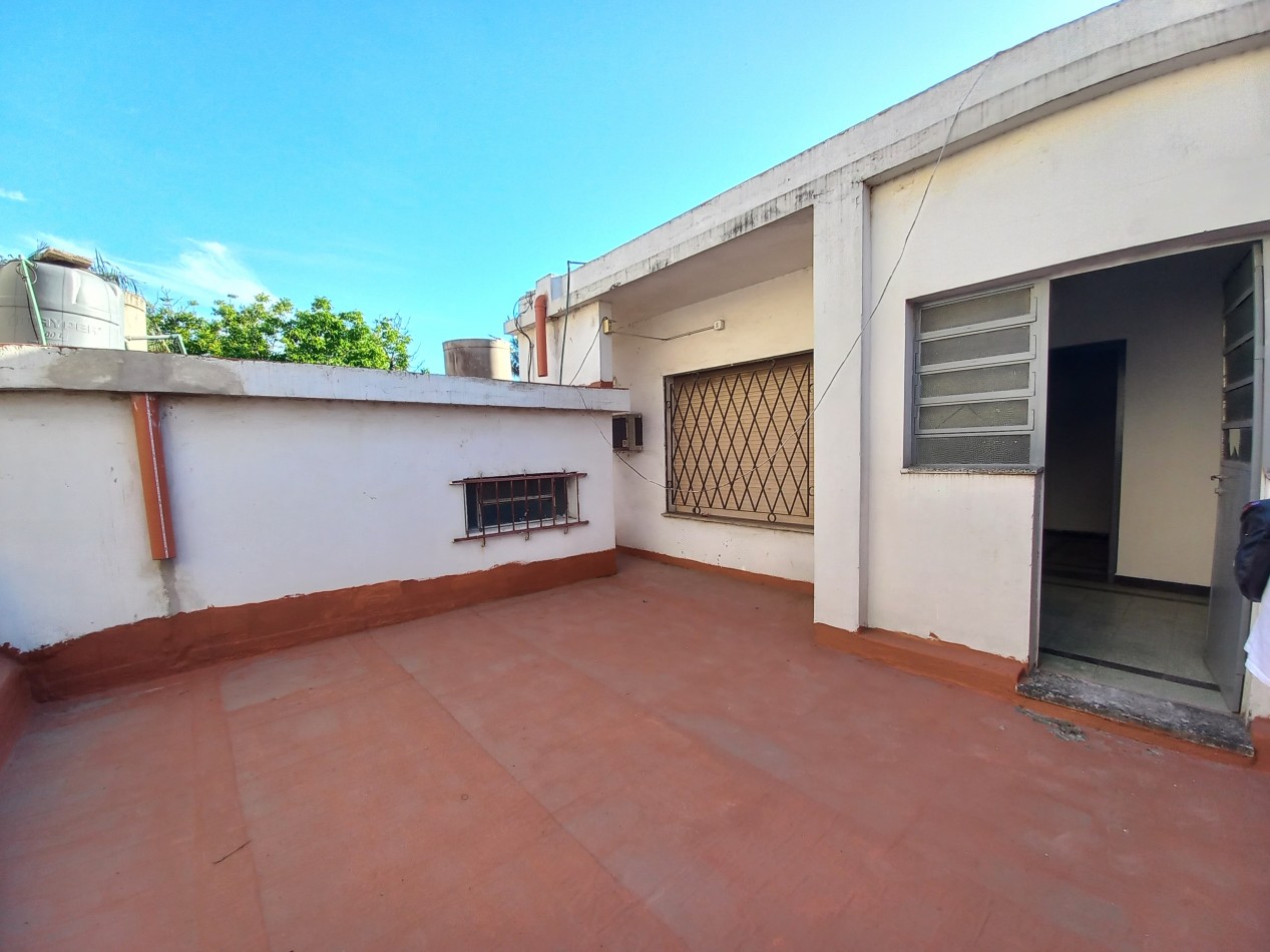 Casa con Local en zona comercial Zona Norte