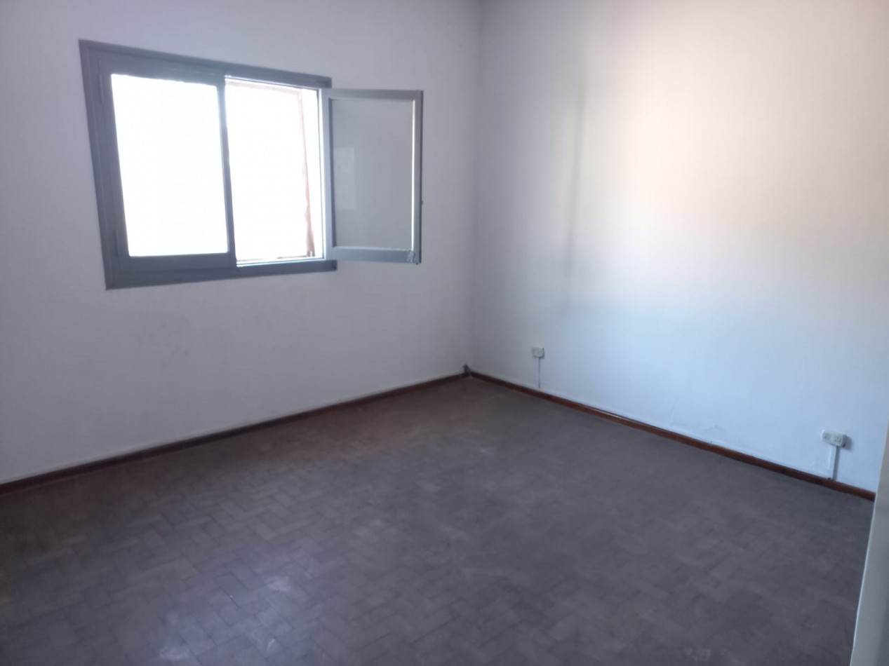 Casa con Local en zona comercial Zona Norte