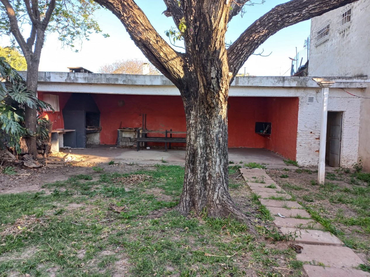 Casa con Local en zona comercial Zona Norte