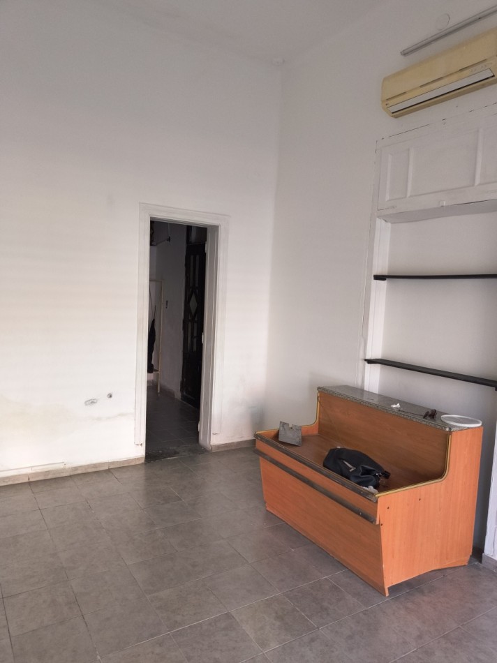 TERRENO APTO PB Y 4 PISOS ZONA PEATONAL. CON CONSTRUCCION UTILIZABLE