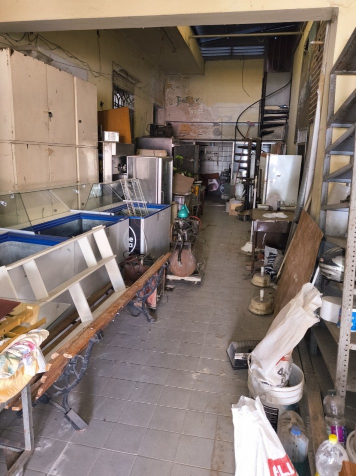 TERRENO APTO PB Y 4 PISOS ZONA PEATONAL. CON CONSTRUCCION UTILIZABLE