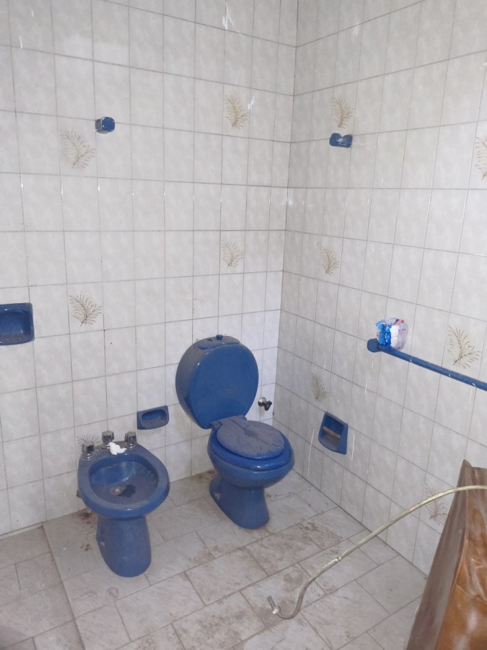 TERRENO APTO PB Y 4 PISOS ZONA PEATONAL. CON CONSTRUCCION UTILIZABLE