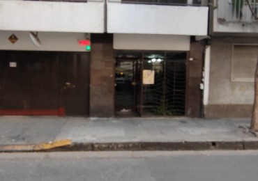 Un dormitorio centrico con cochera